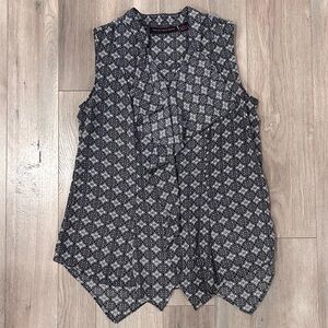 Sleeveless Black & White Geometric Tie-Front Camisole